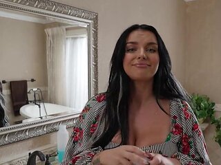 Payton Preslee looks hot with stepson's cock in her mouth