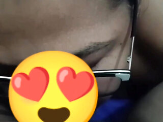 Milf Dulce_lili eats her pussy
