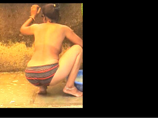 Desi stepsister bathing in the open every day, I feel like leaving