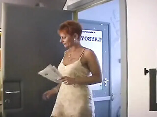 Short-haired cougar gives a hot deepthroat for a job opportunity
