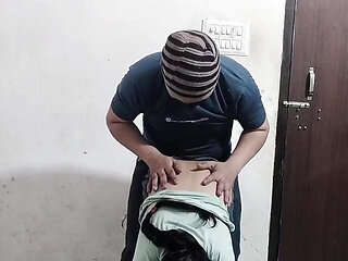 Village girl ko paise dekar jabar dasti hotel me pela
