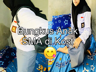 Invite high school students to my boarding house