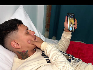 I Fuck A Fan In His Dreams And I Fulfill His Christmas Fantasy