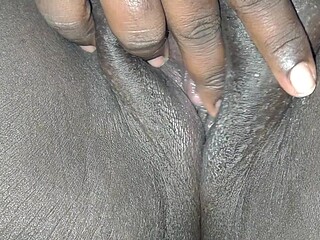Wet and juicy ebony BBW rubs her clitty to a climax