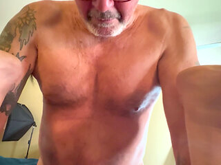 Mature Bonemaiden Pulls Her Skirt up and Masturbates