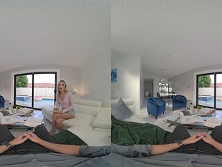 Bosss girlfriend: Thea Summers