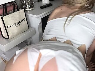 Amateur Webcam Babes Going Solo