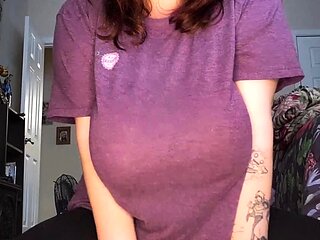 Big boob brunette masturbates on webcam