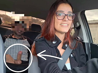 Casada e Motorista de aplicativo pega passageiro se masturbando por tr&aacute_s!