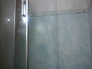 Very horny in the bath