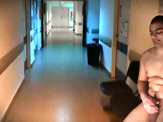 Masturbacion en el Pasillo del Hospital - Caballero Sexy Numero Uno