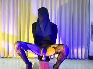 Muslim crossdresser solo