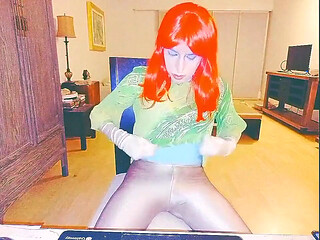 Tammysissy Masturbates with Piss Games