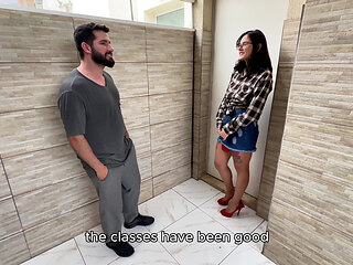 Supergirl Discovered, Time to Eat Her Pussy