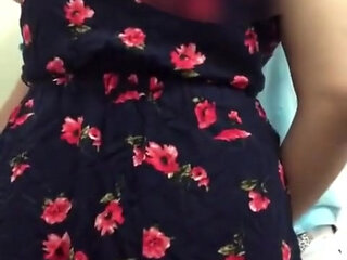 I Seduce a Delivery Man by Letting Him Use My Bathroom