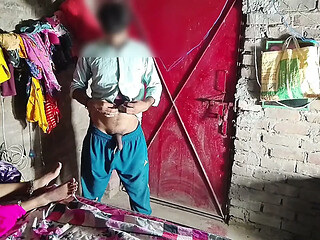 Secret sex in broad daylight, brother-in-law entered the sister-in-law's room and persuaded the sister-in-law to her, then sucked the nipples, choosing the sister-in-law, the sister-in-law landed the muscle and stood up to the doctor.