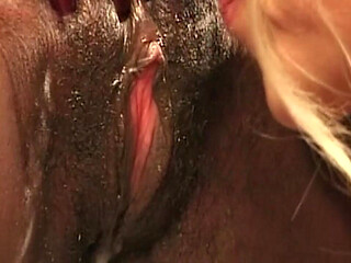 Mature Ebony MILF Kelly Gets Her Pussy Devoured by Blonde