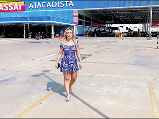 FOI EXPULSA DO MERCADO FAZENDO SEXO COM GERENTE