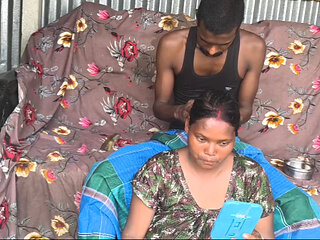 Housewife ko sar mein tel lagakar malish ki aur chudai ki fouking sex