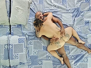 Anal gostoso com uma bunda enorme e uma rola grossa Peguei essa rabuda gostosa pra arrombar todo o cu dela com dupla gosada