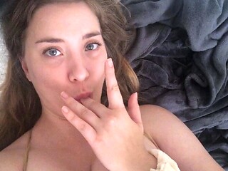 Amateur Teen Brunette masturbate on webcam