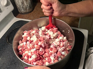Cheryl Cooks a Halloween Treat