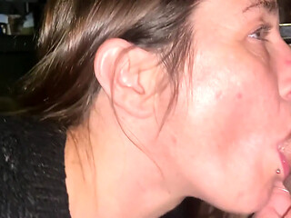 Amateur cougar cheats on her boyfriend with a perfect blow job in their