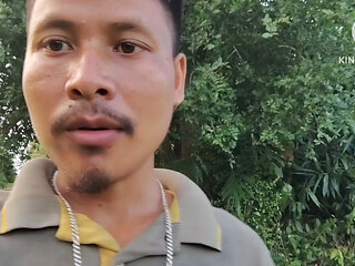 Jungle ka under mein ghumne ja raha hai