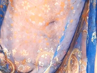 Selena's Feet Posing and Sex Games in Pareo
