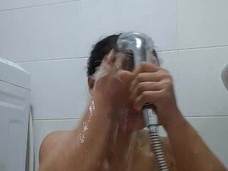 Lucky Kik Shave Under the Shower