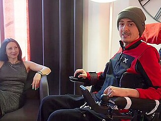 Sofia Bellucci - Si Esibisce In Privato Con 3 Amici Disabili E Succede Limprevisto - Dialoghi In Italiano