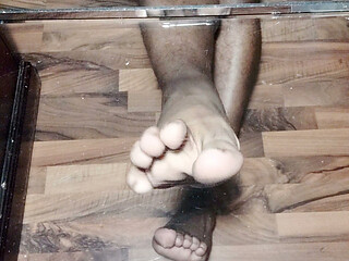 Display my soles in 'The Pose' (2026)