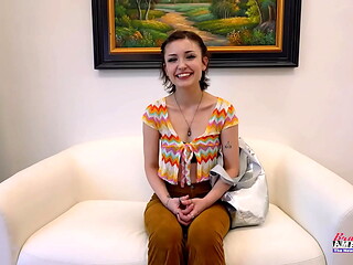 Short Haired Cutie Wendy Rimming Ass And Sucking A Big Juicy Dick To Milk!