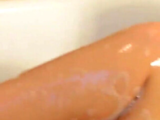 Fun in the Tub Featuring Kortney Kane