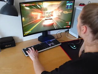 I Fucked a Streamer Girl while Gaming Session