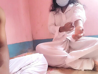 Busty Bangladeshi bhabhi gives steamy handjob
