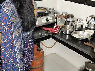 Indian desi aunty in kitchen our husband come to went sex with cumshot