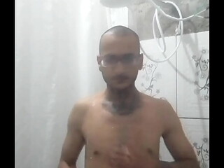 TIH DJC TOMANDO BANHO
