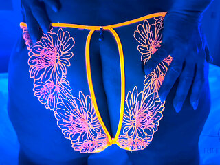 Lights Down, Glow up