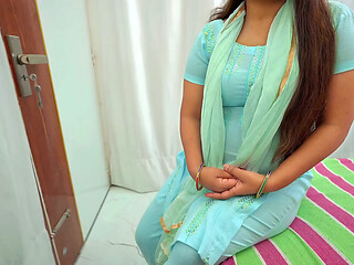 Cylinder de do bhaiya pls- Indian neighbour'_s hot wife fucked exchange of cylinder, got cum on hairy pussy.