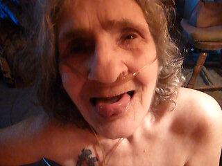 i need help gals we can suck & mouth fuck my husbands cock together we have to share his cum