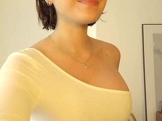 Sultry solo cam show