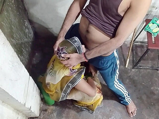 Bhabhi ki chudai, brother-in-law se when his husband was not at home, then sister-in-law was forgotten in the room at night and brother-in-law ke cock chusa ke bhabhi ne stood and then stood up.