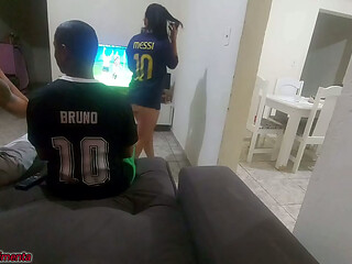 tive que fazer sexo com amigo do meu marido por causa de uma aposta, mas fiquei com tes&atilde_o e acabei fazendo DP com os dois