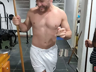 4 heteros jogando bilhar pelados