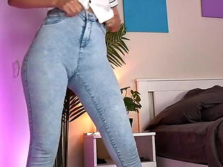 Crazy Jeans Masturbation with the Hottest Take off Her Jeans