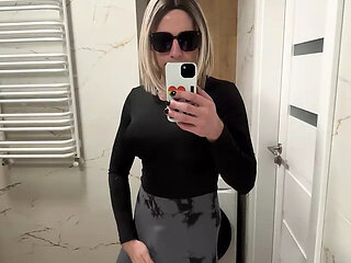 Hot girl masturbates