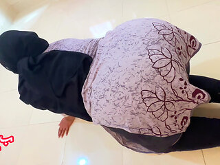 Unexpected Dirty Sex with Arabian Beauty Big Ass & Huge Boobs Maid While She Cleans - Cum Unlimited