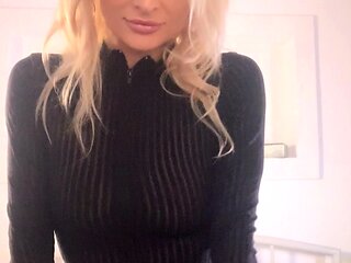 StripCamFun Blonde Amateur MILF Webcam for You