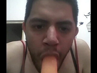 Chupando el juguete de mami 16